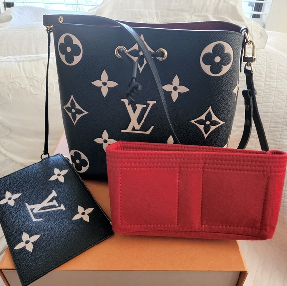 Louis Vuitton Neonoe Empreinte - Picture 3 of 7